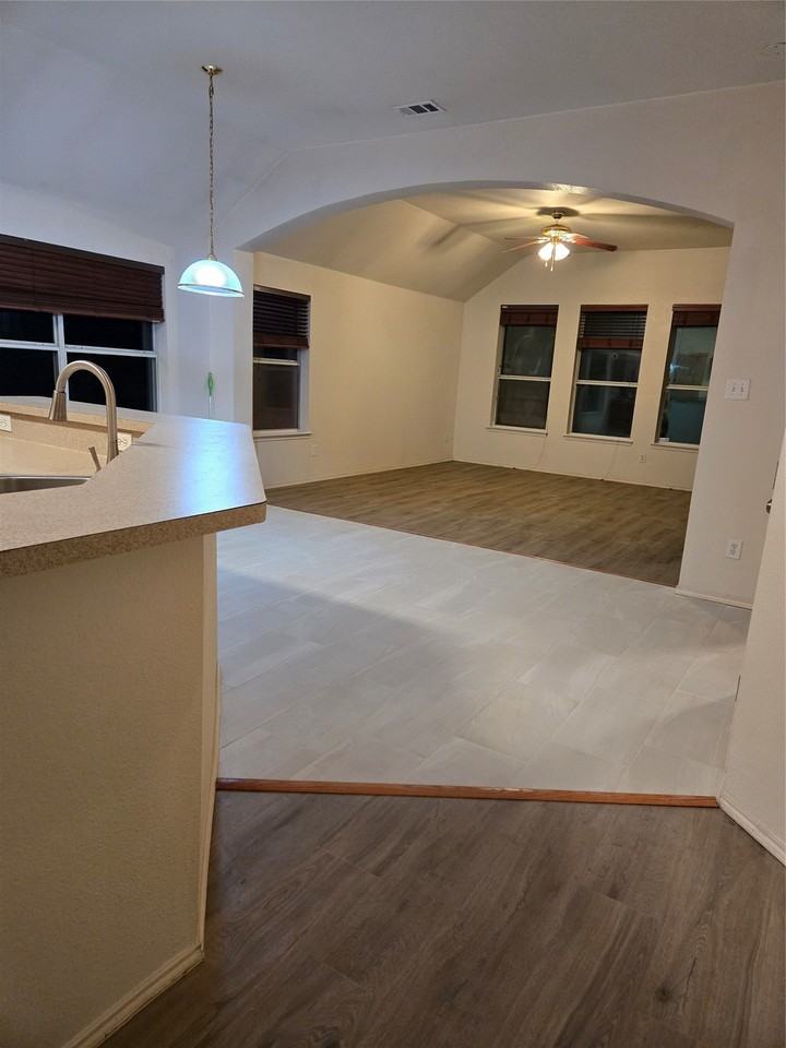 606 Zollman Ct - Photo 6 of 22