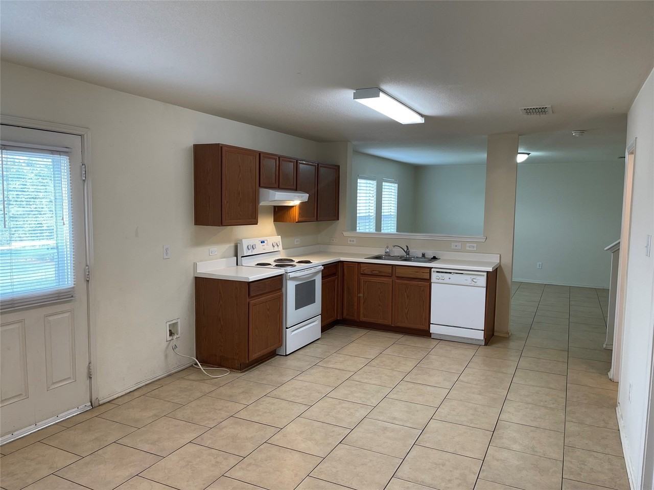 1421 Puerto Lago Dr - Photo 5 of 25