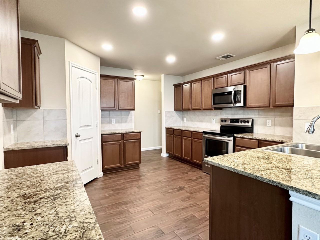 905 Quartz Trl - Photo 7 of 26