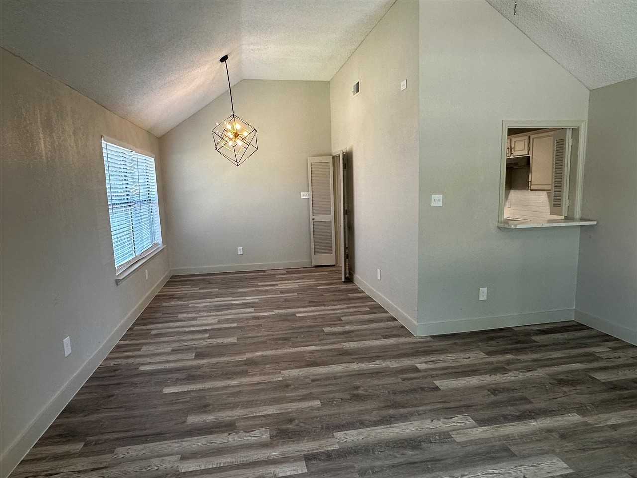 1581 Glenmore Dr - Photo 7 of 33
