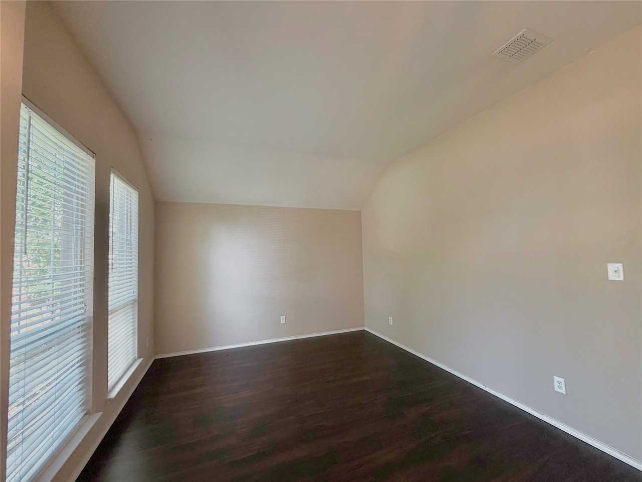 8520 Ontario Dr - Photo 2 of 21