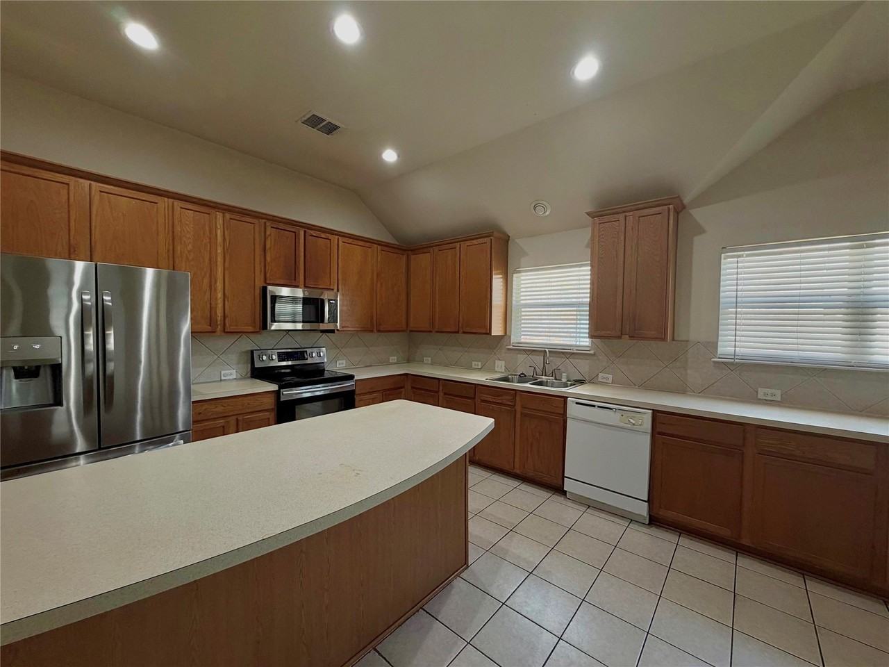 8520 Ontario Dr - Photo 5 of 21