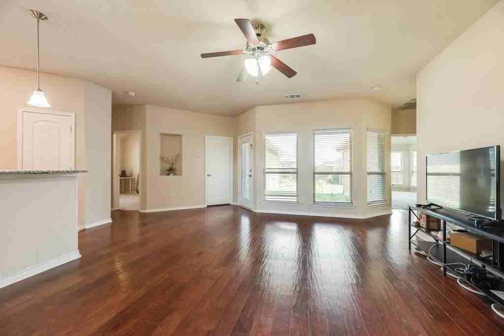 2605 Idlewood Dr - Photo 4 of 19