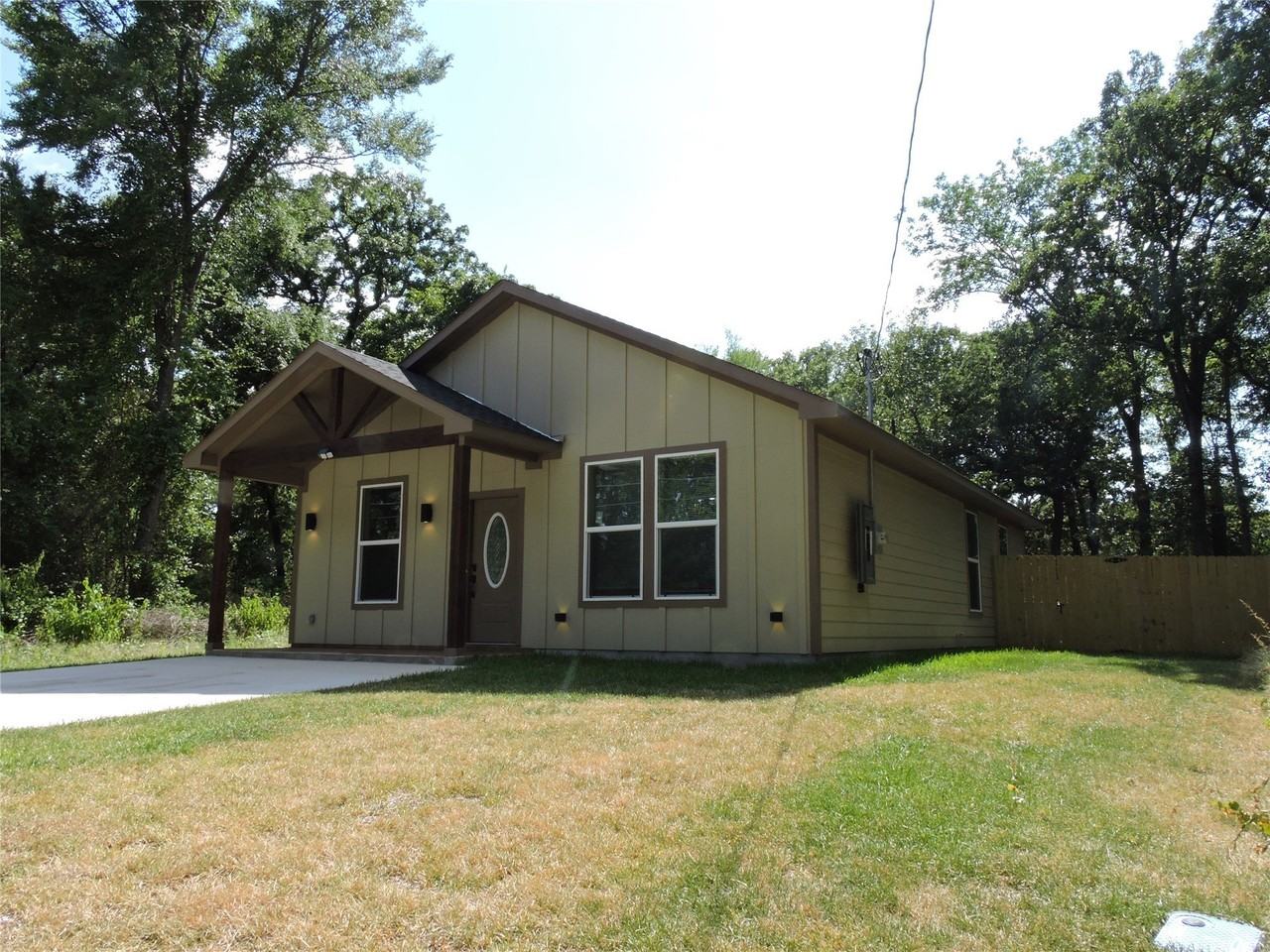 163 Lake Creek Dr - Photo 2 of 19