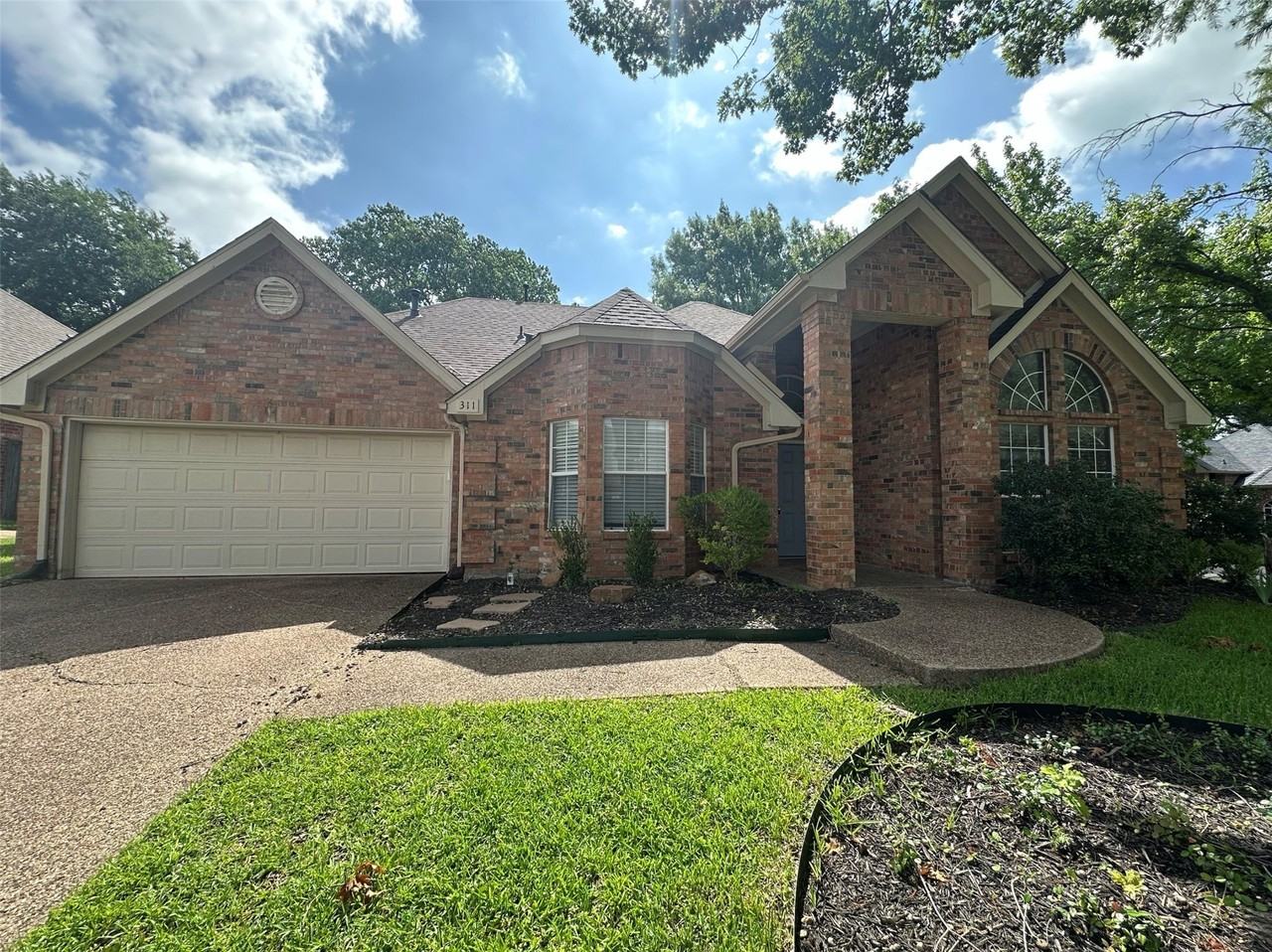 311 Eagle Pt - Photo 4 of 4
