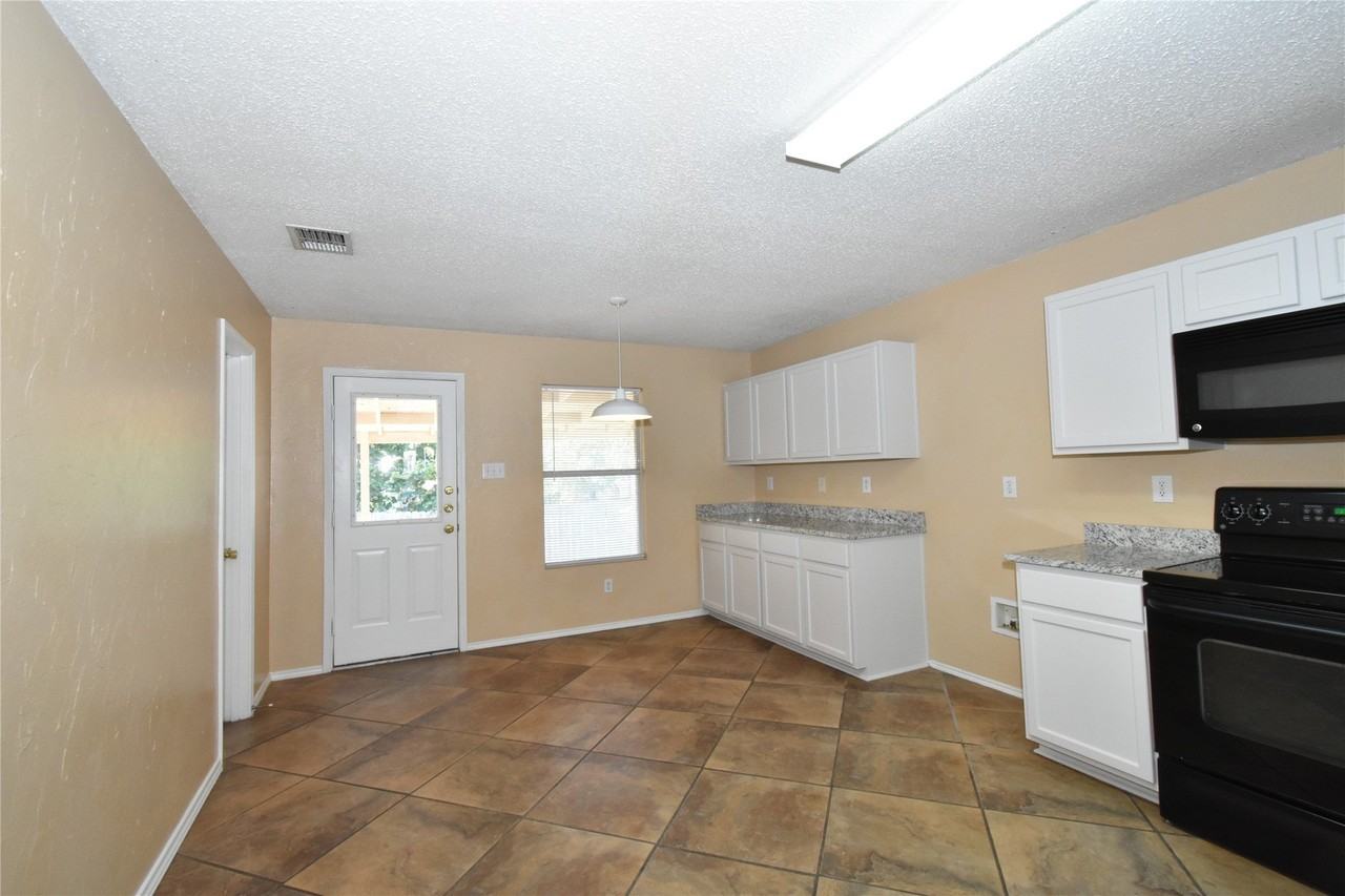 1130 Seneca Dr - Photo 7 of 28