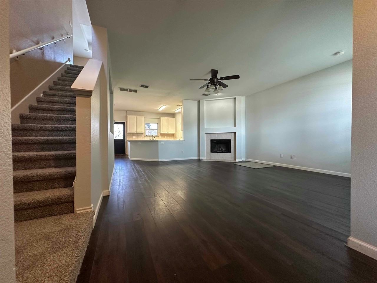 1909 Bradford Pear Sq