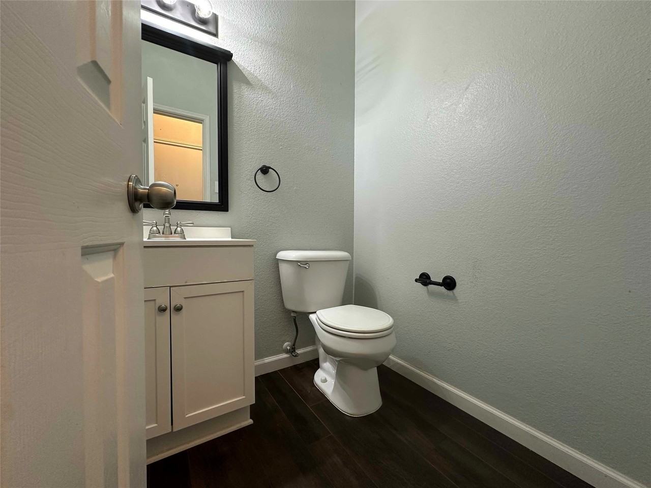 1909 Bradford Pear Sq - Photo 6 of 7