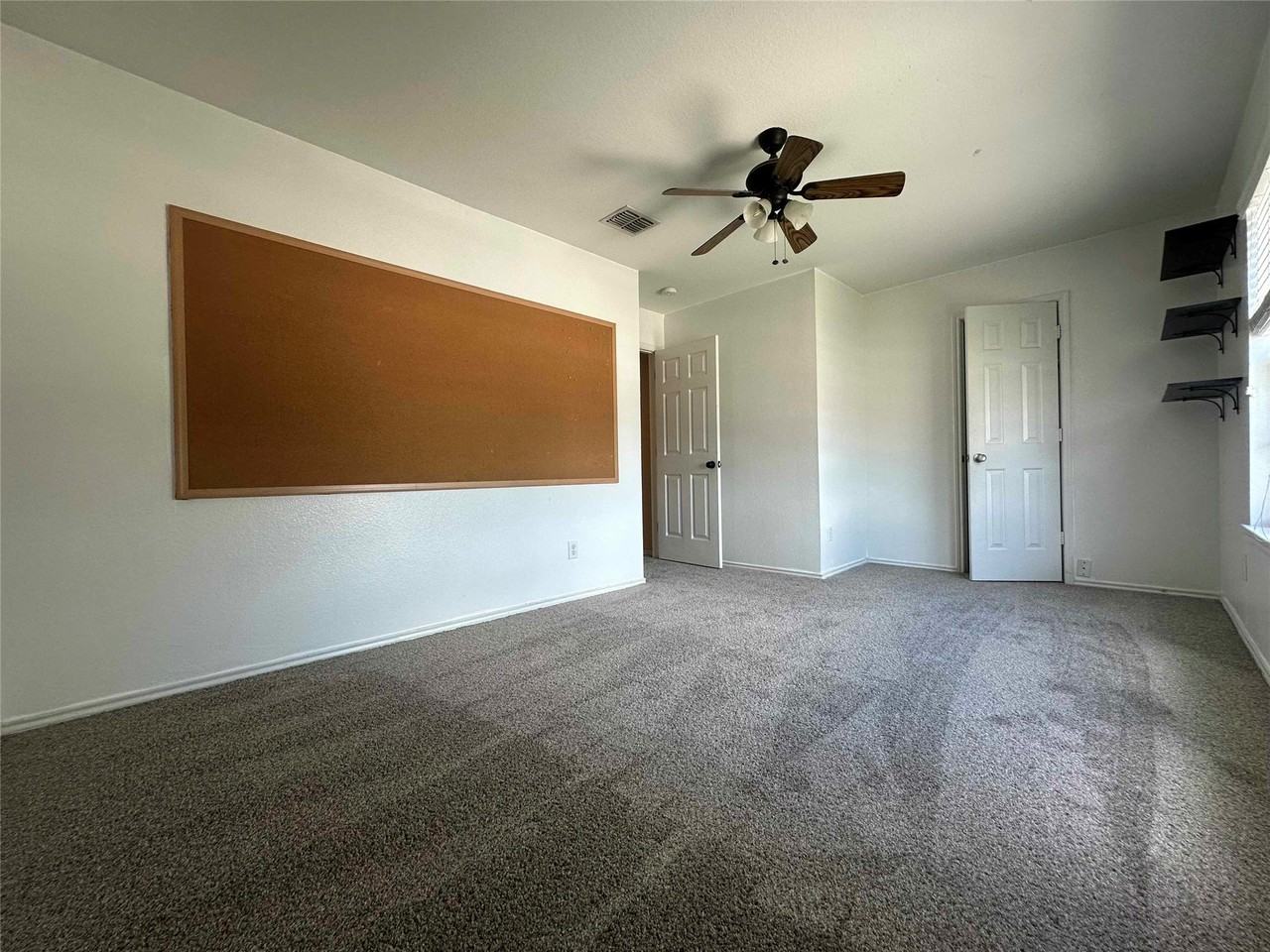1909 Bradford Pear Sq - Photo 7 of 7