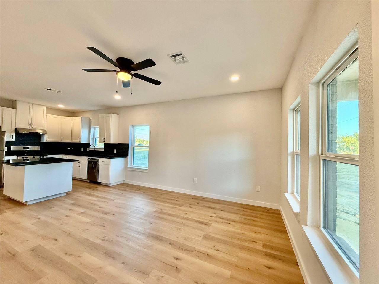 308 Sw 14th St - Photo 5 of 29