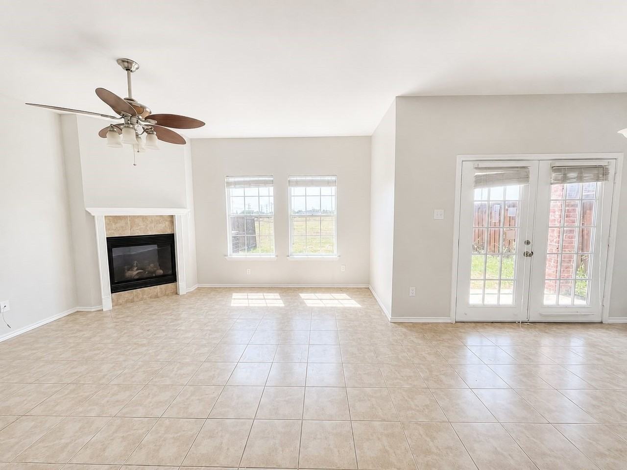 127 Castleridge Dr #B - Photo 3 of 15