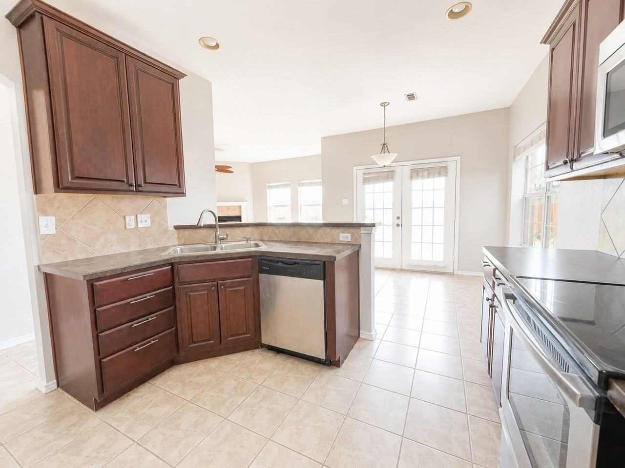 127 Castleridge Dr #B - Photo 5 of 15