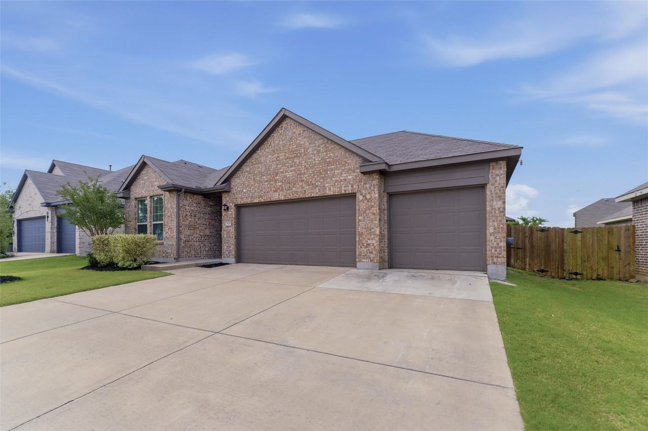 305 Evans Dr - Photo 2 of 25