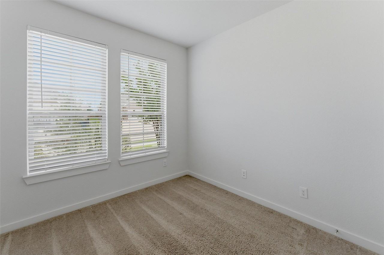 305 Evans Dr - Photo 5 of 25