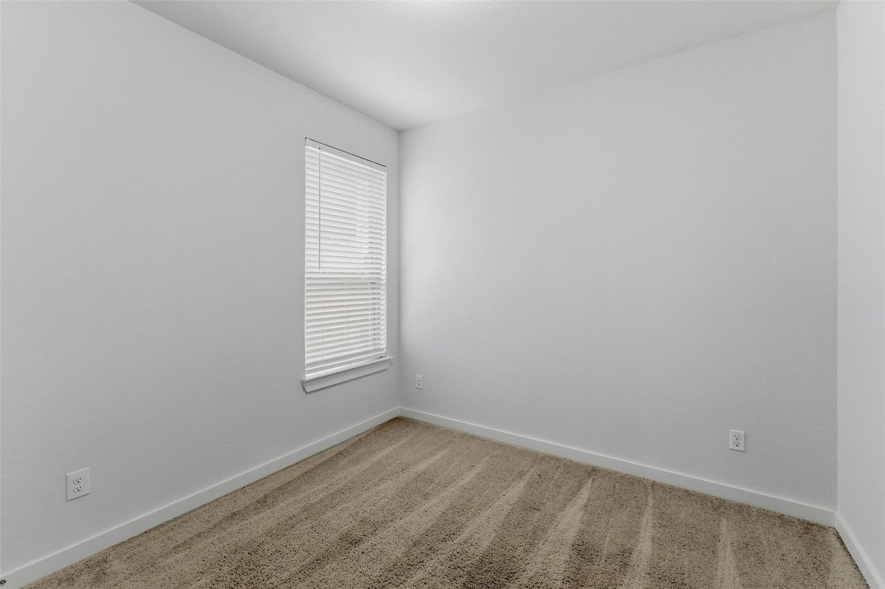 305 Evans Dr - Photo 7 of 25