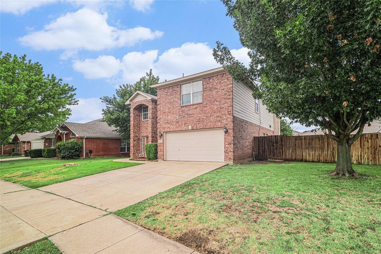 9600 Fox Hill Dr - Photo 2 of 33