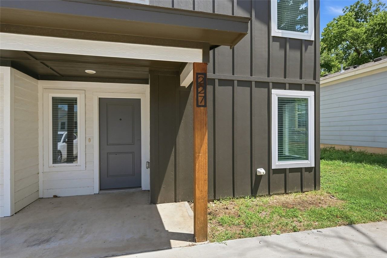 227 W Bond St - Photo 4 of 24