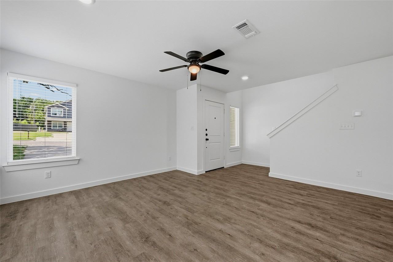 227 W Bond St - Photo 6 of 24
