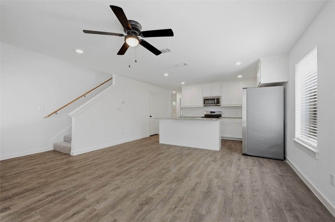 227 W Bond St - Photo 7 of 24