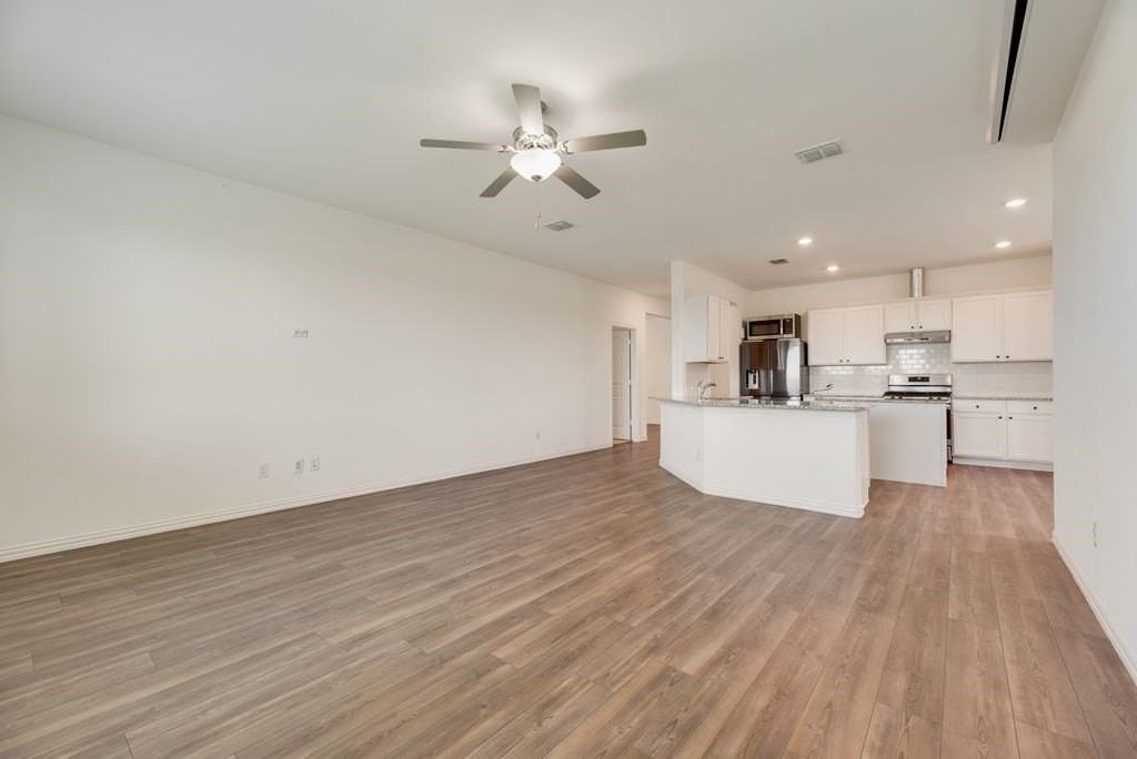 7109 Crepe Myrtle Ave - Photo 3 of 18