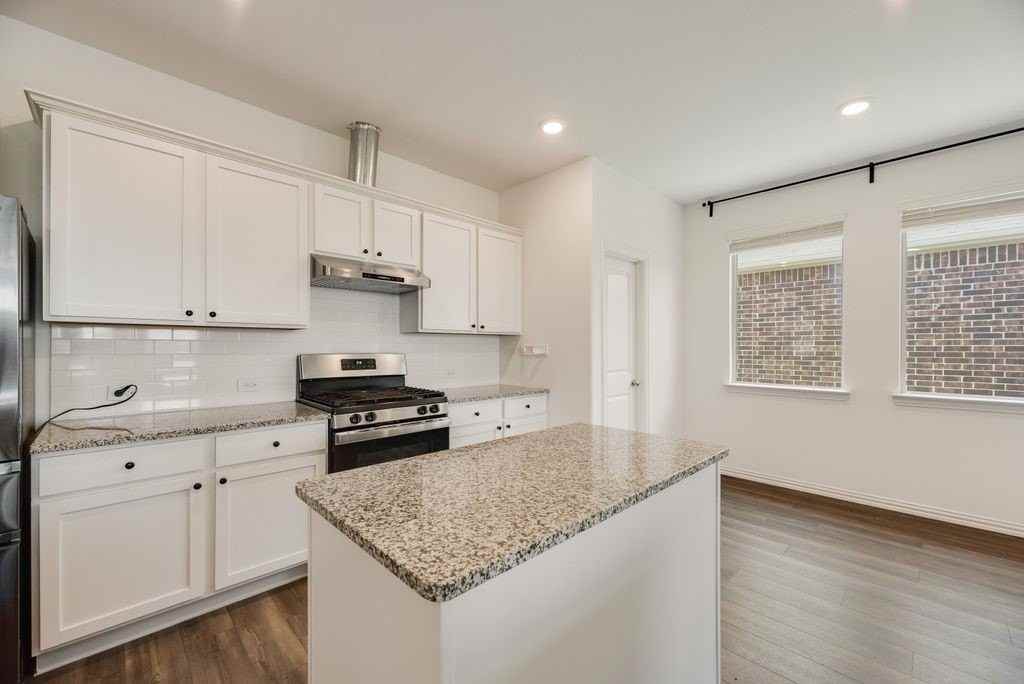 7109 Crepe Myrtle Ave - Photo 5 of 18