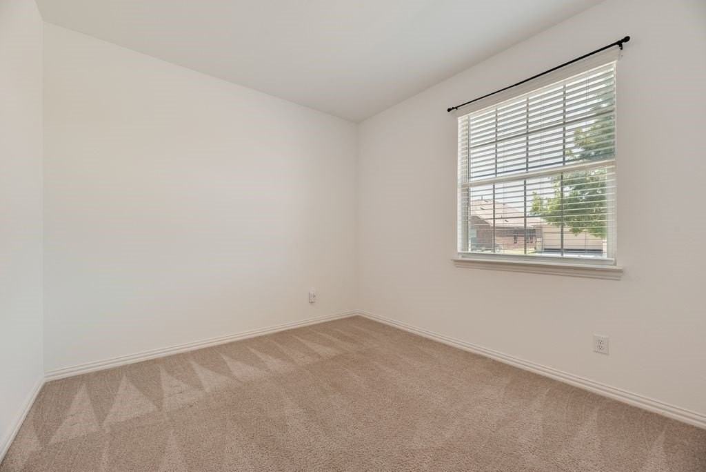 7109 Crepe Myrtle Ave - Photo 6 of 18