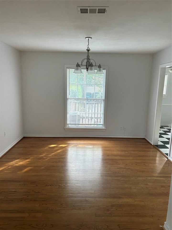 9428 Forest Hills Blvd - Photo 2 of 11