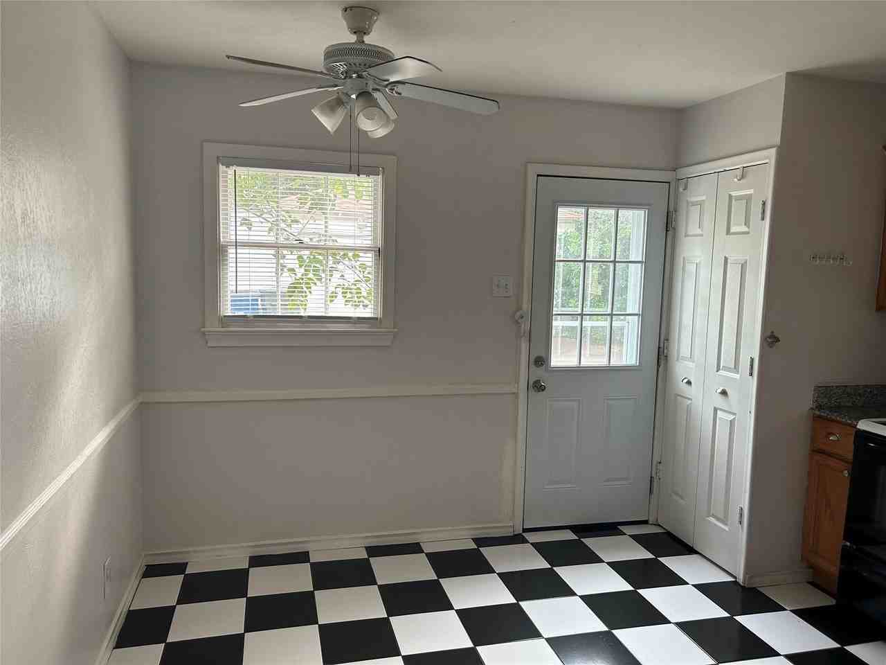 9428 Forest Hills Blvd - Photo 6 of 11