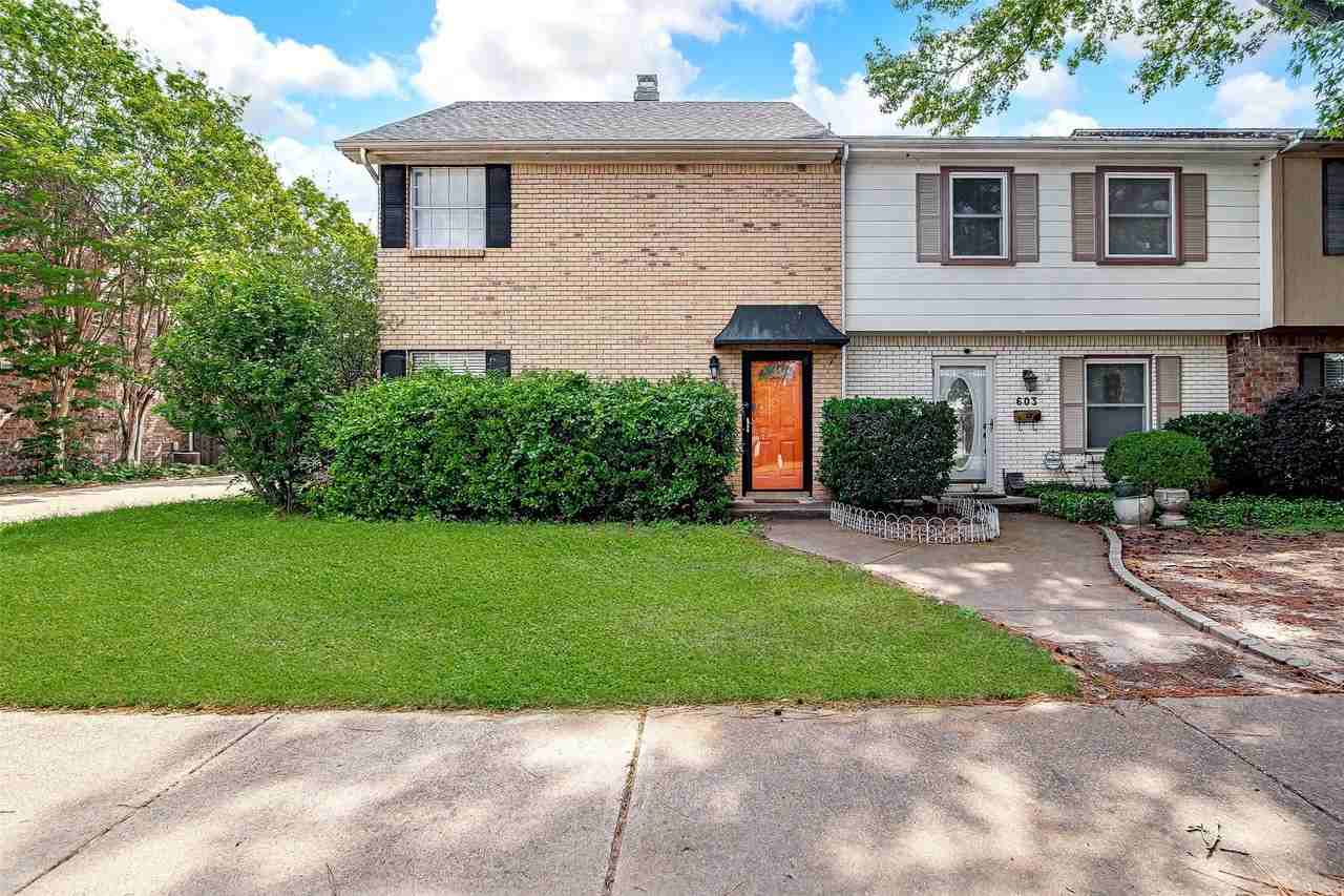 601 St Charles Dr