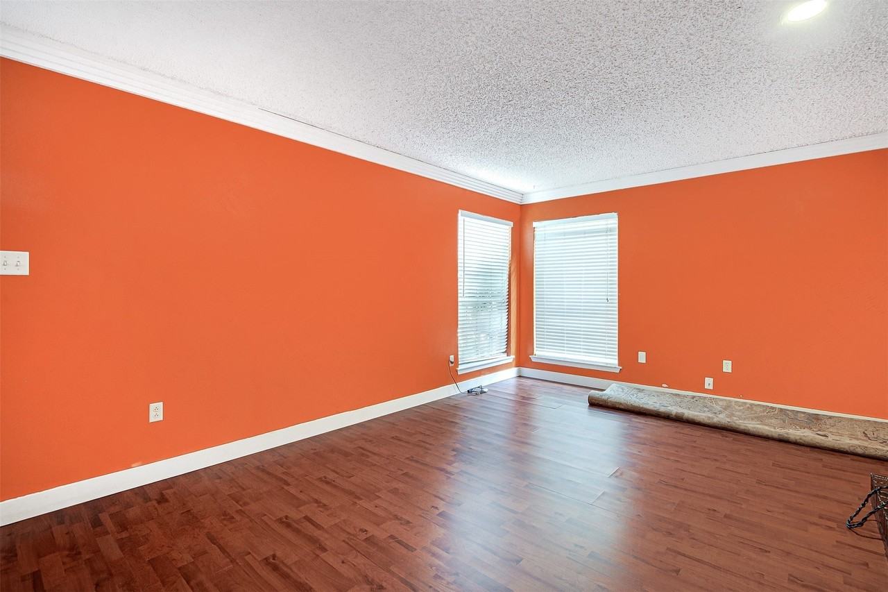 601 St Charles Dr - Photo 2 of 21