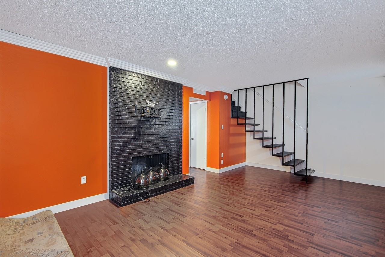 601 St Charles Dr - Photo 4 of 21