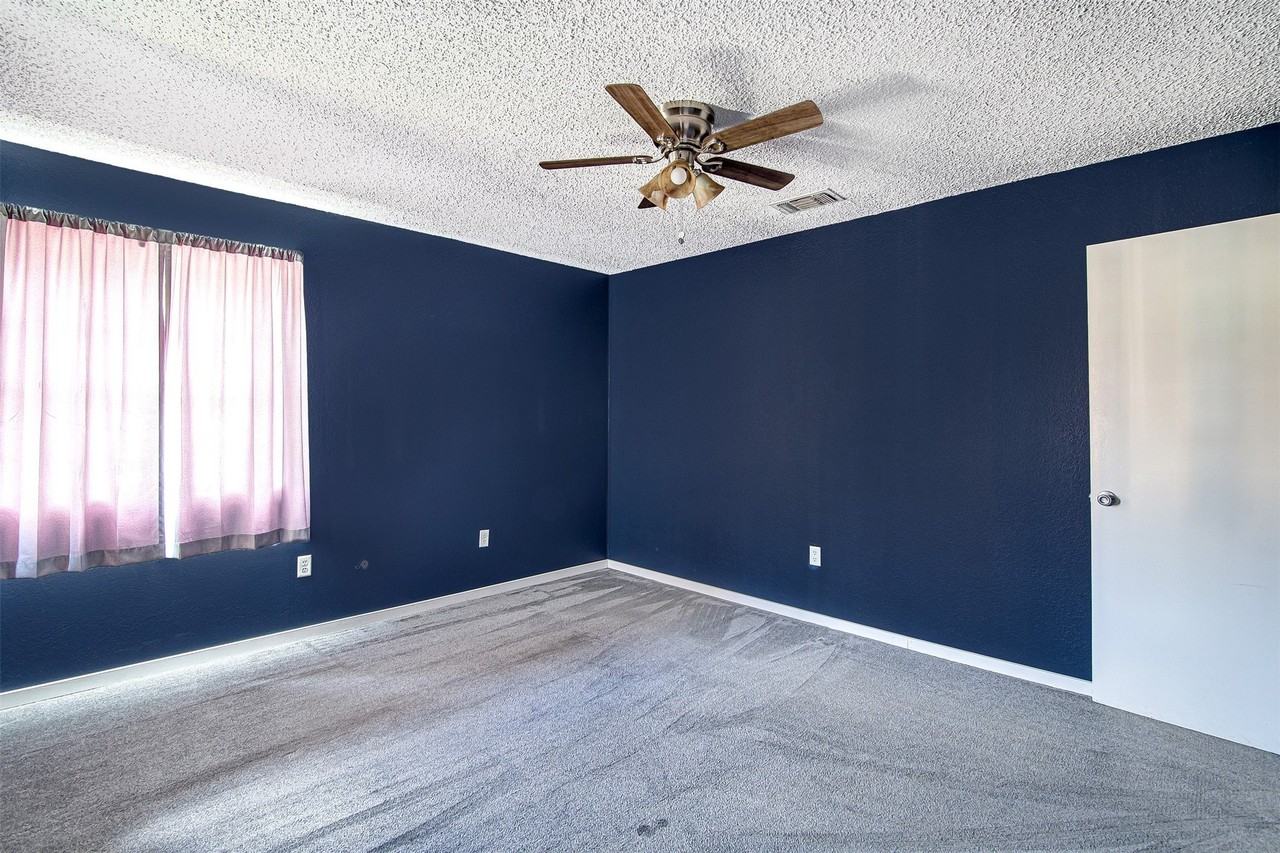 601 St Charles Dr - Photo 5 of 21