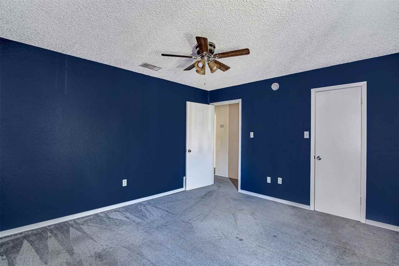 601 St Charles Dr - Photo 6 of 21
