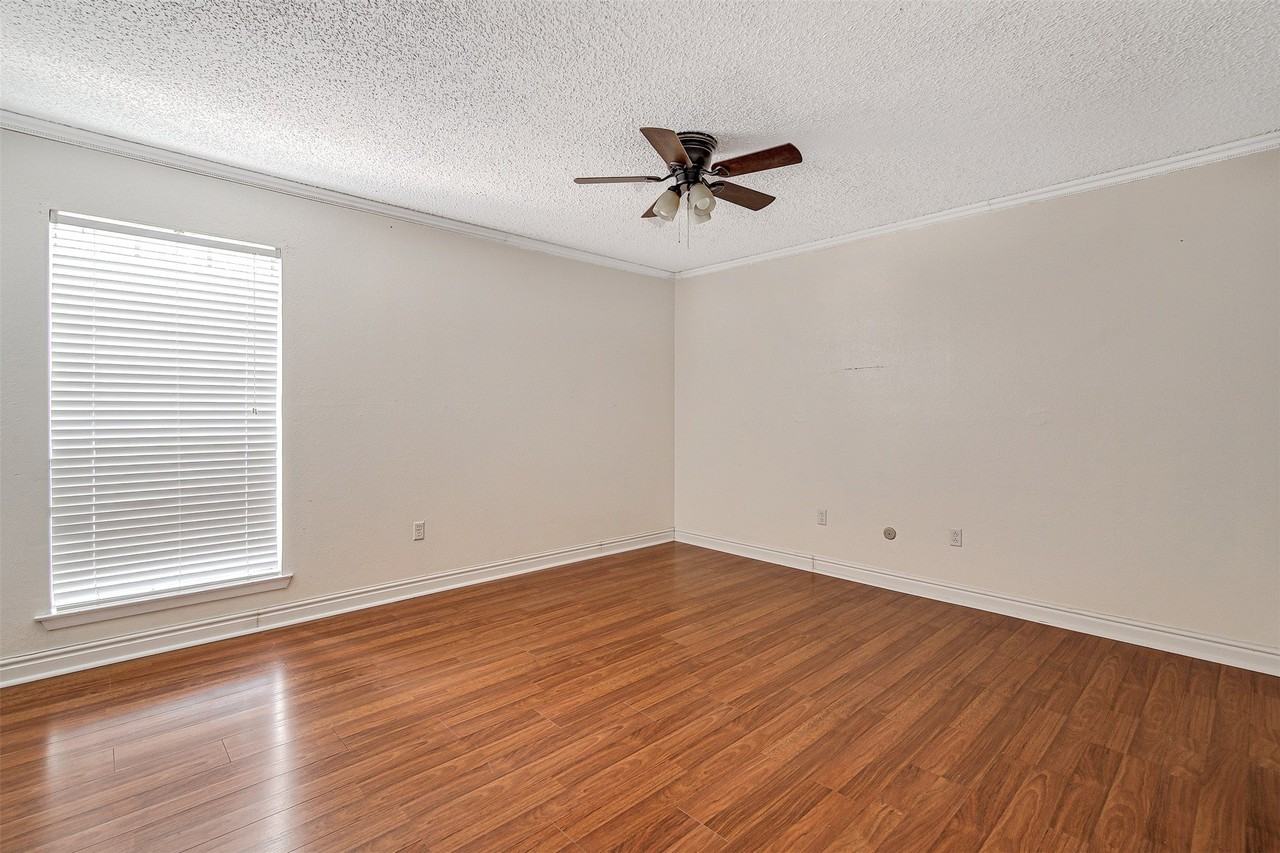 601 St Charles Dr - Photo 7 of 21