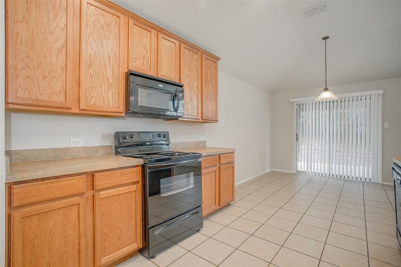 6000 Stirrup Iron Dr - Photo 3 of 27