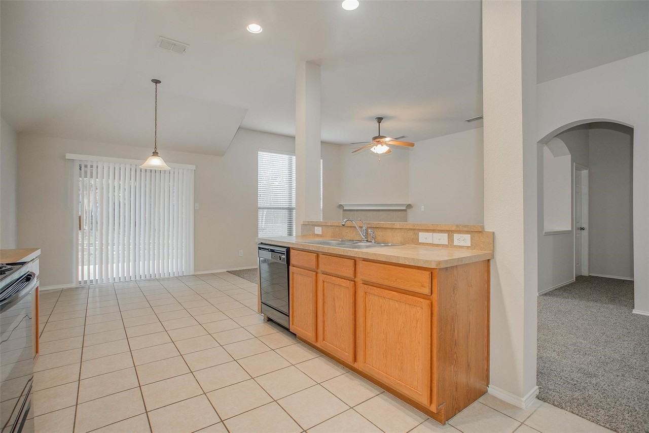 6000 Stirrup Iron Dr - Photo 4 of 27
