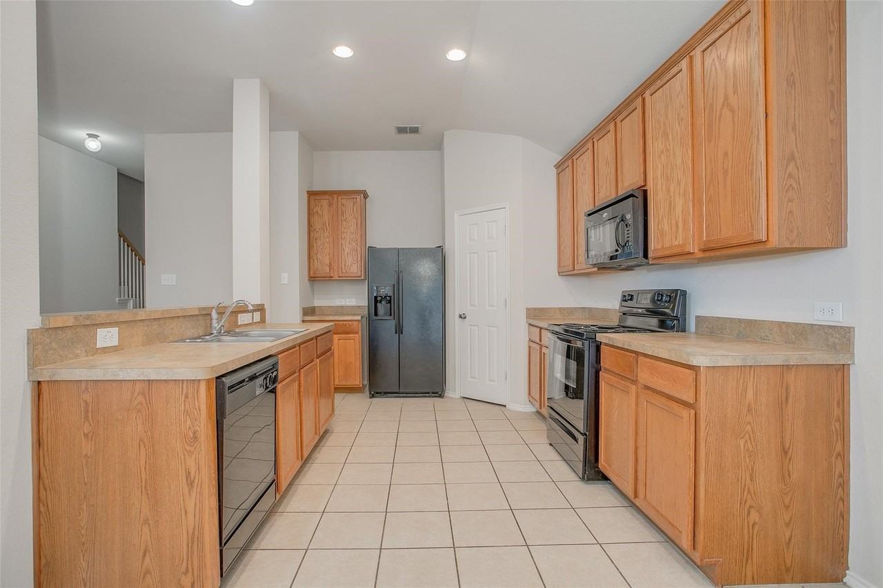 6000 Stirrup Iron Dr - Photo 7 of 27