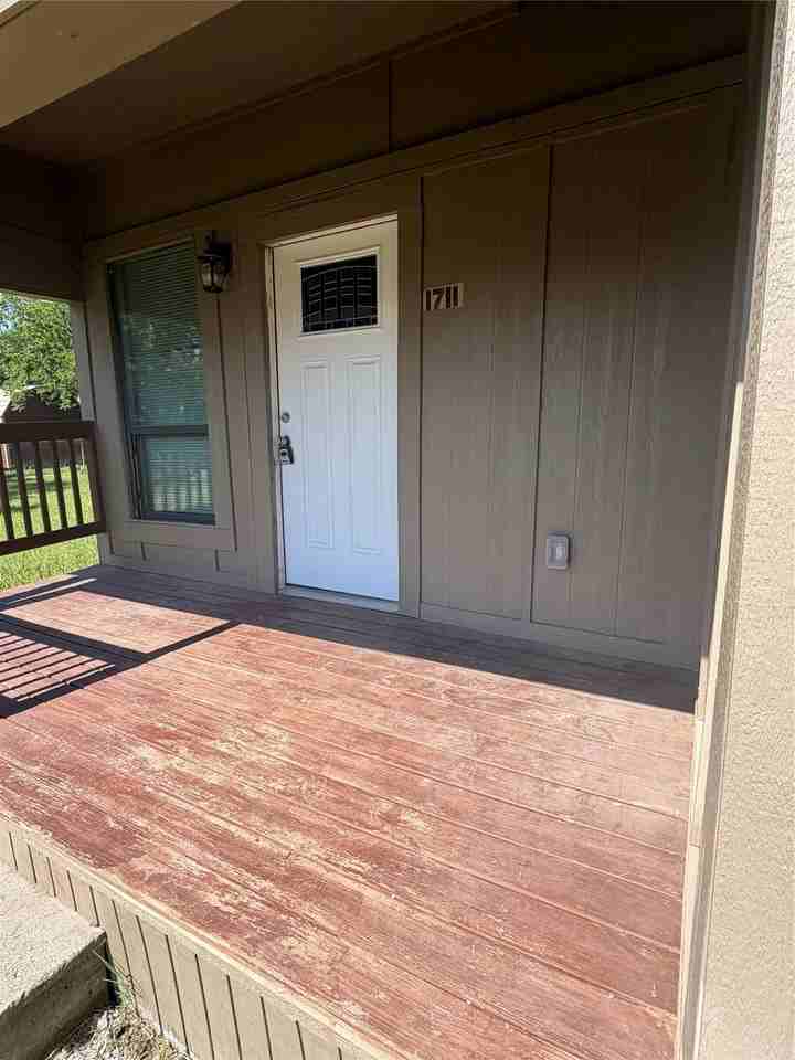 1711 Oriental St - Photo 2 of 16
