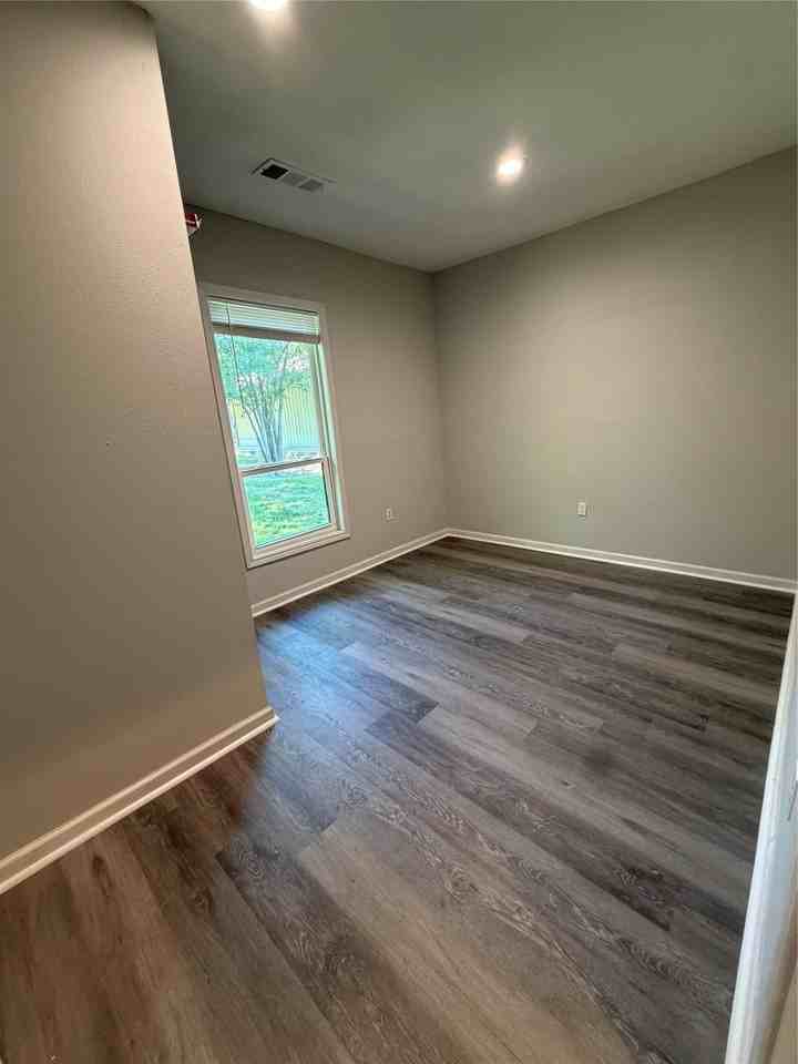 1711 Oriental St - Photo 3 of 16