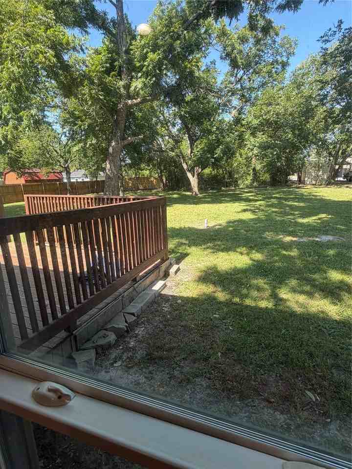 1711 Oriental St - Photo 4 of 16