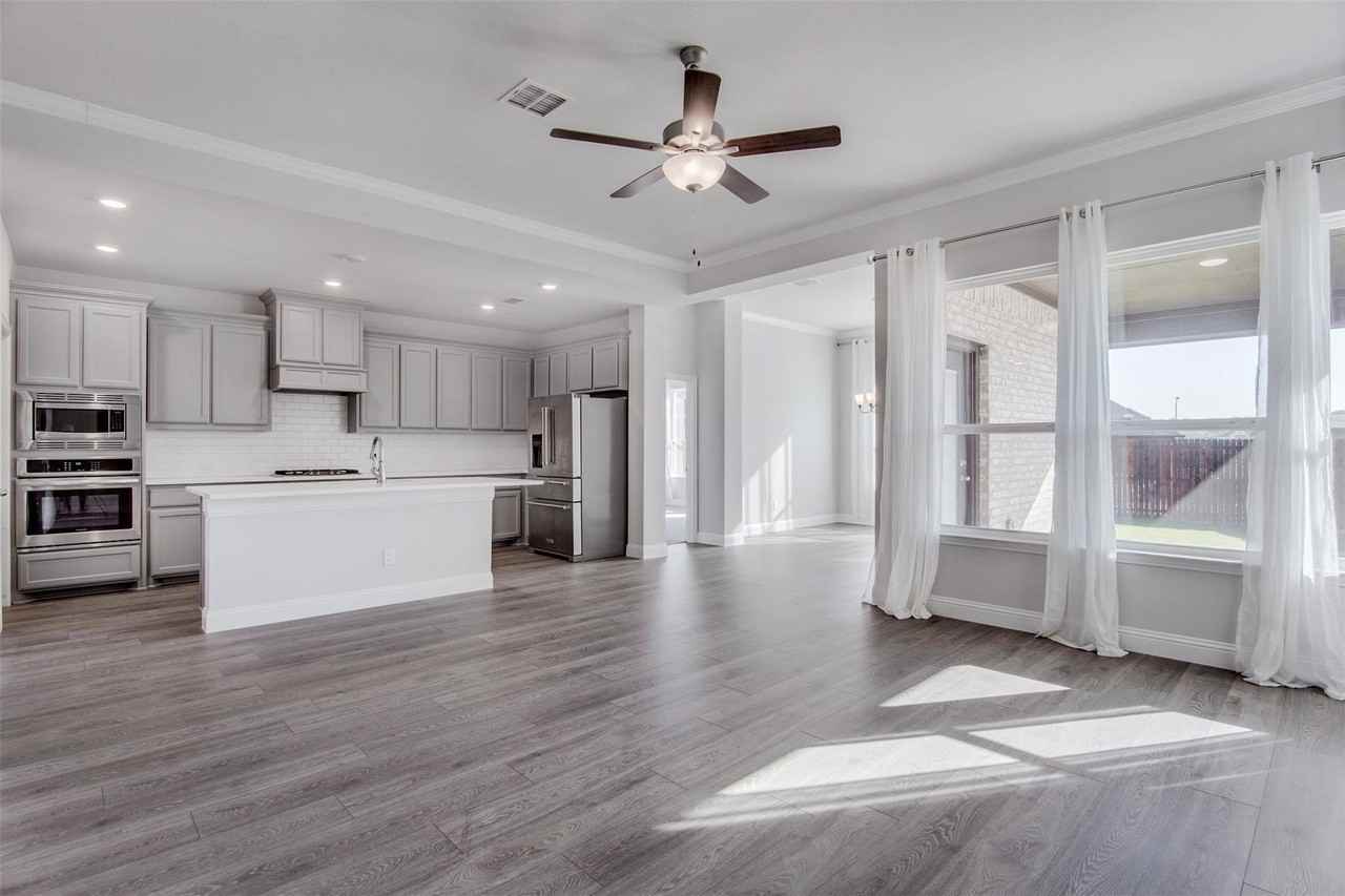 1021 Catskill Ct - Photo 2 of 24