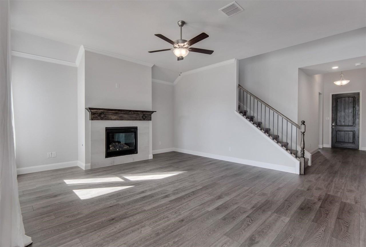 1021 Catskill Ct - Photo 4 of 24