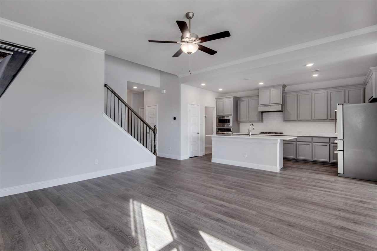 1021 Catskill Ct - Photo 5 of 24