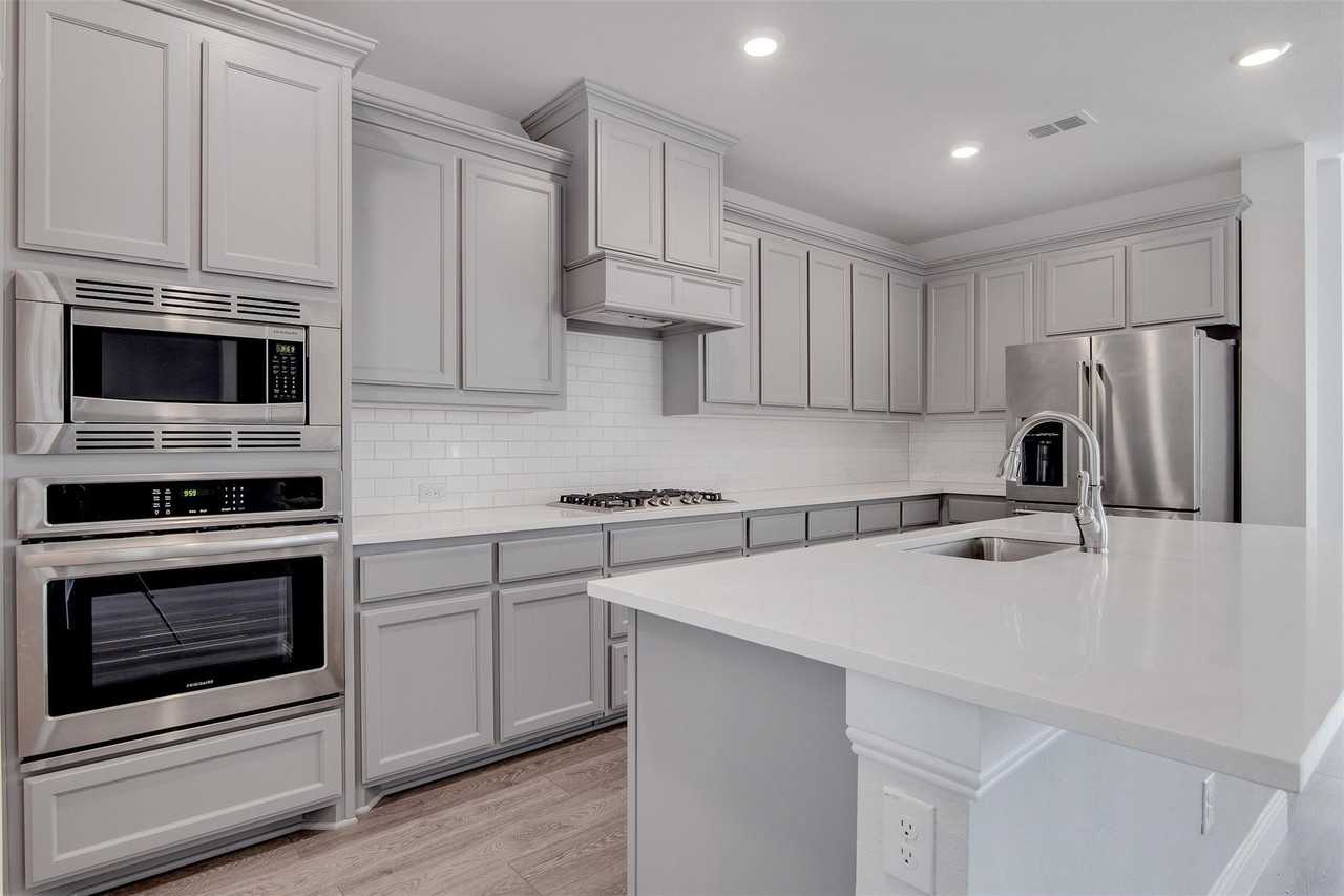 1021 Catskill Ct - Photo 7 of 24