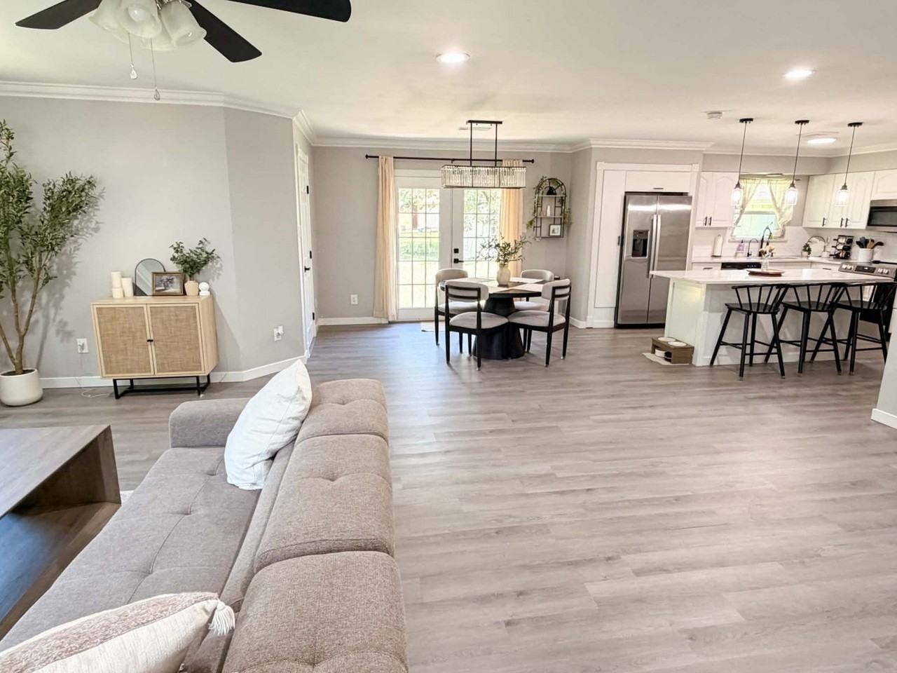 2227 Cambridge Dr - Photo 4 of 16