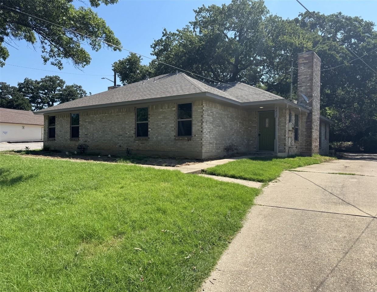 2212 Bolivar St - Photo 2 of 20