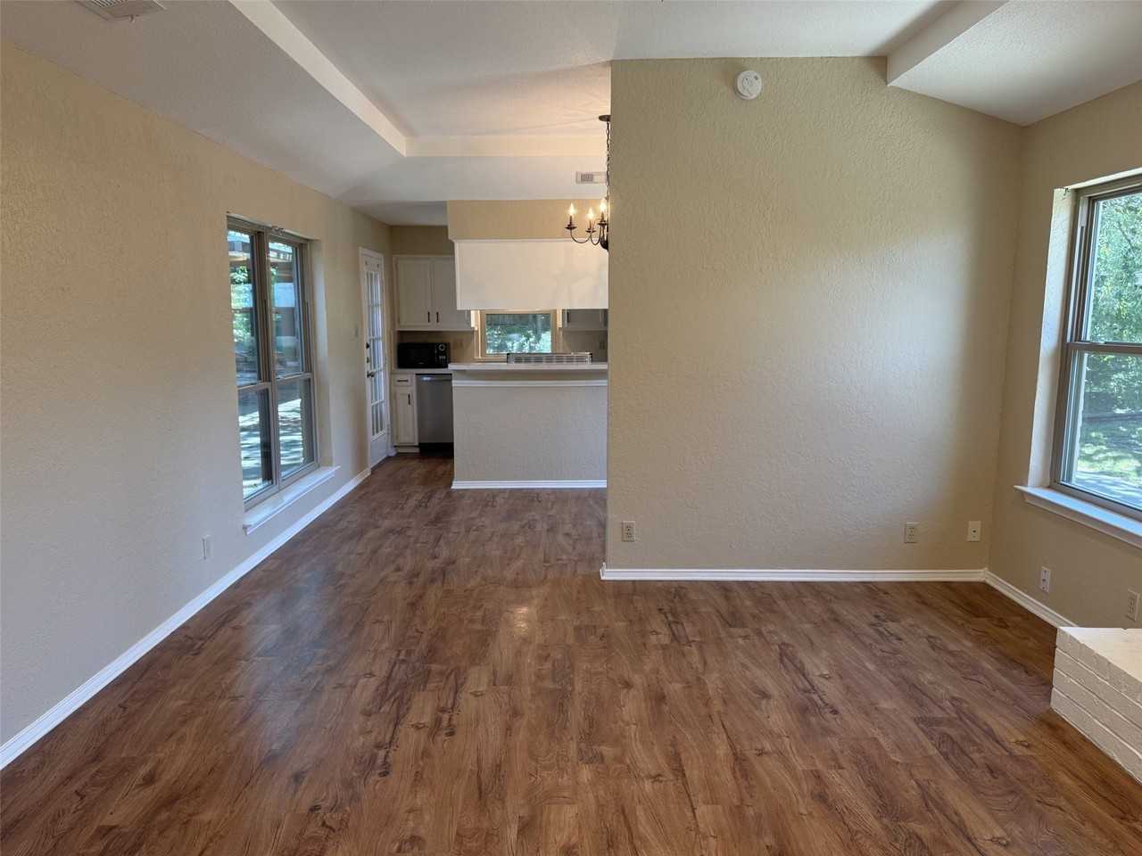 2212 Bolivar St - Photo 5 of 20