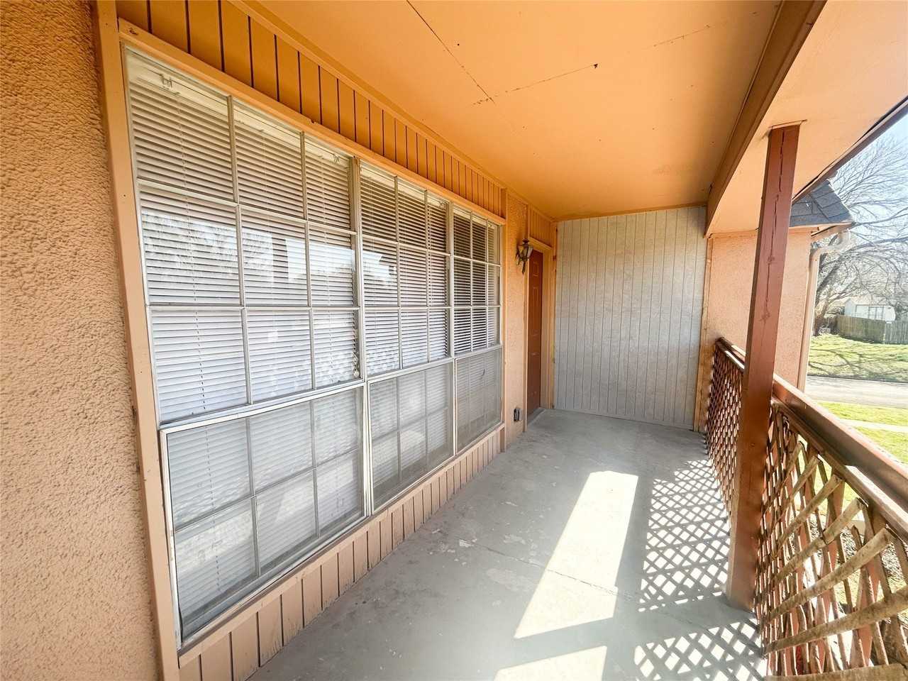 800 N Clay St #B21 - Photo 2 of 15