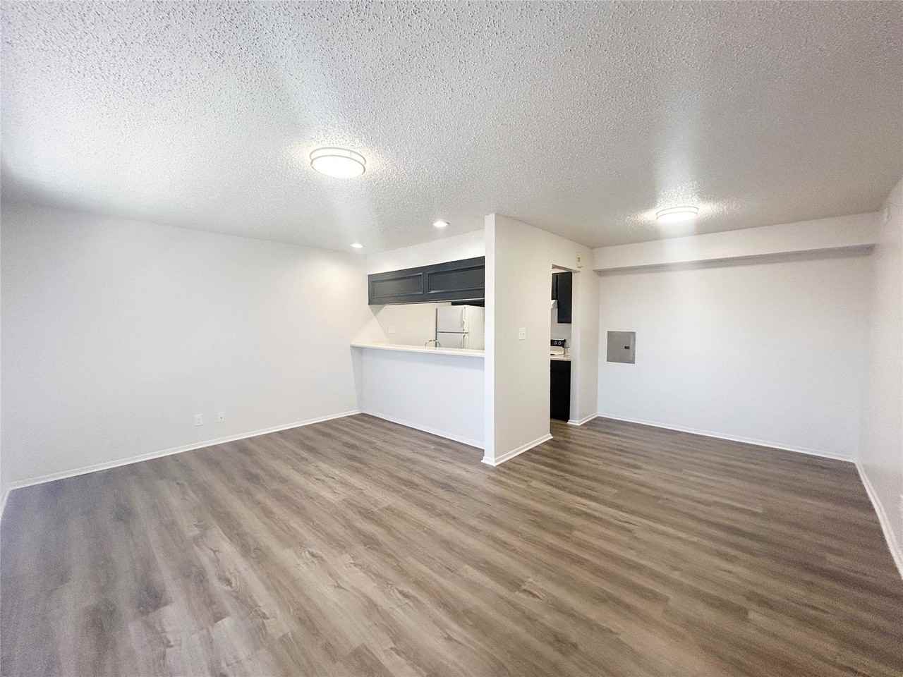 800 N Clay St #B21 - Photo 4 of 15