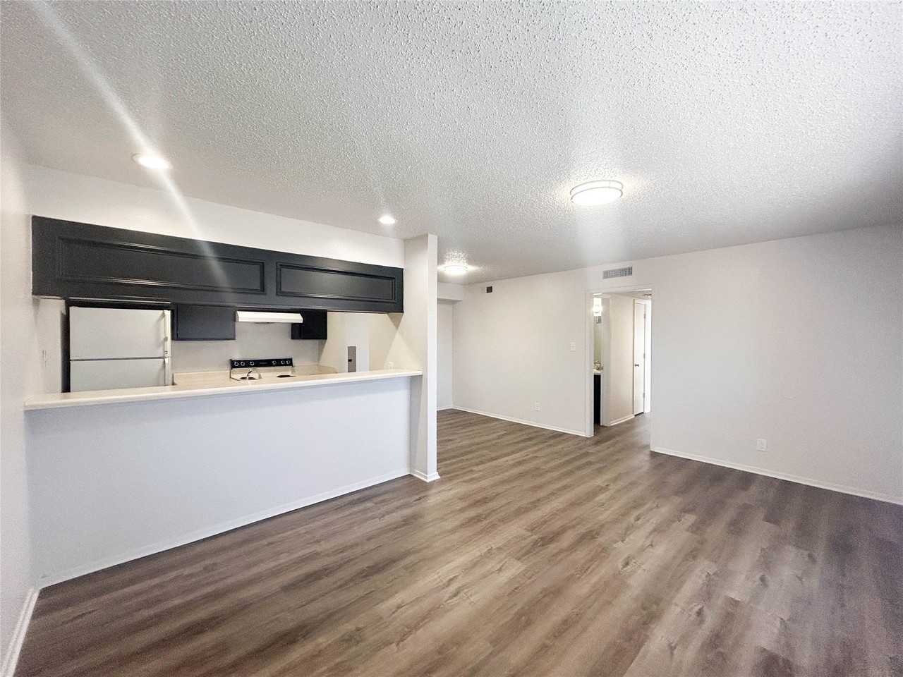 800 N Clay St #B21 - Photo 5 of 15